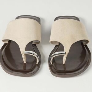 Beige Vegan Leather Slip-On Sandals w/ Toe Ring Detail size 7